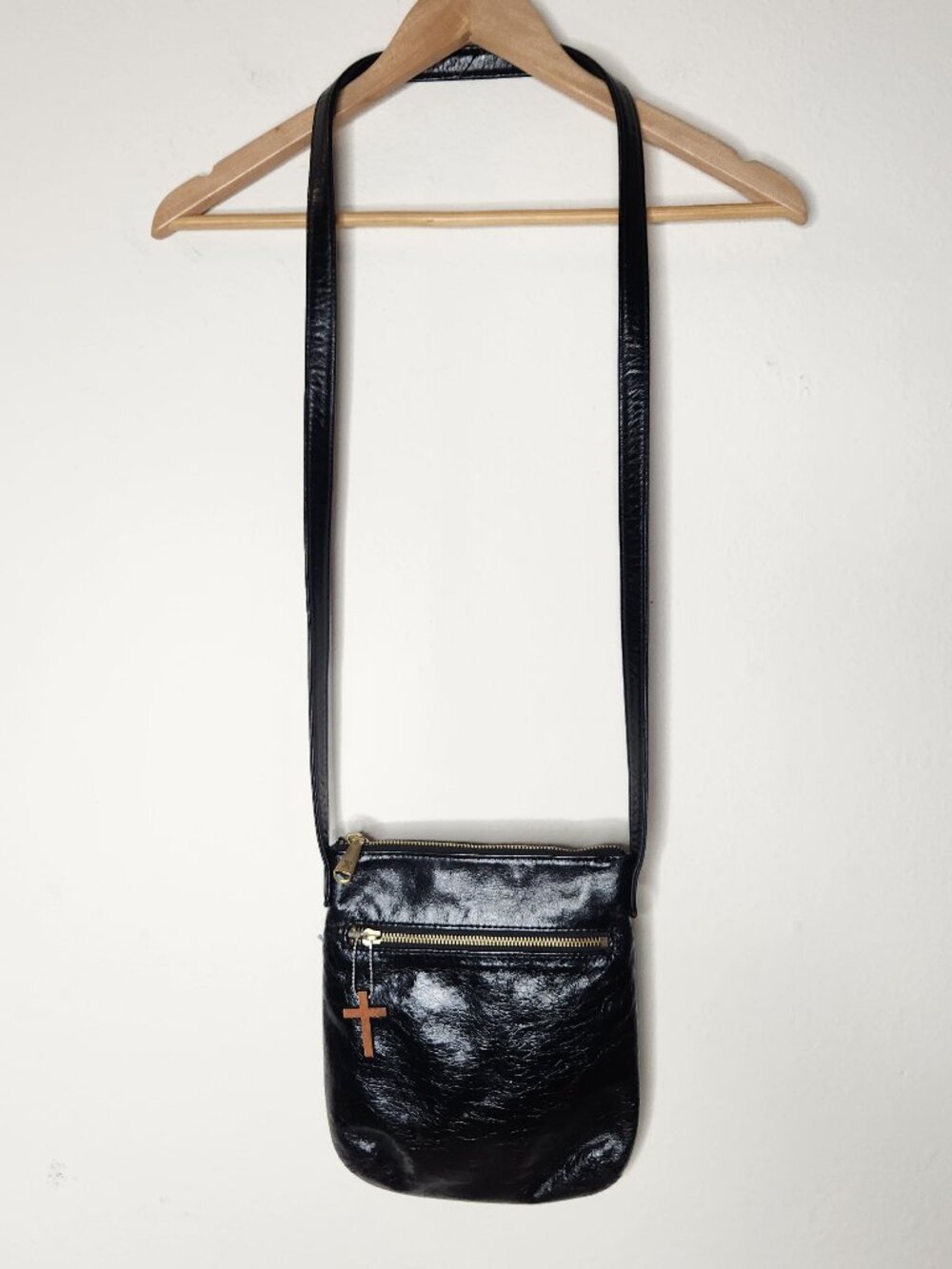 HOBO Womens Patent Black Leather Crossbody Purse Bag